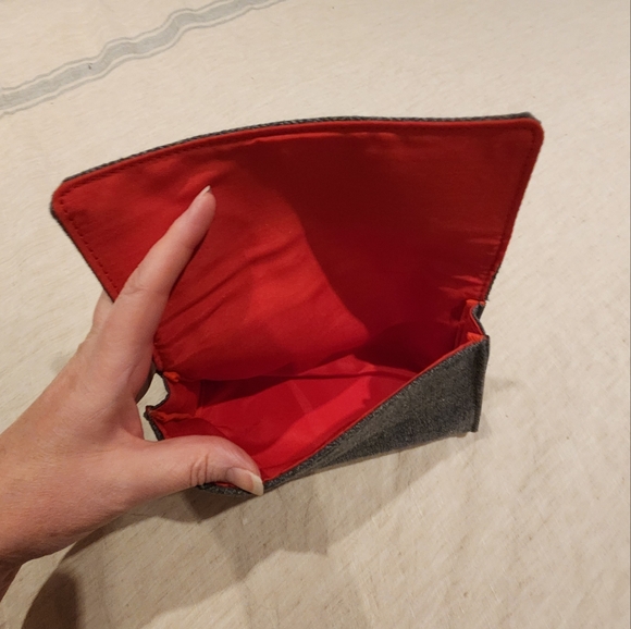 AIR CANADA TRAVEL KIT - Picture 3 of 4